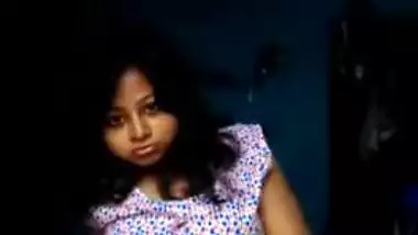 Lonely Desi wife shows trimmed XXX cunny that craves for hard sex