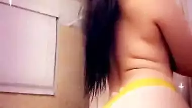 Such A Beautiful Girl showing her Beautiful Figure in Selfie Clip, Shaking her Ass