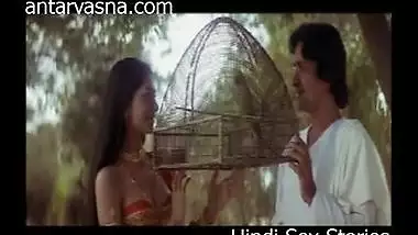 Simi Grewal – Shashi Kapoor sex Scene from a 1972 bollywood movie-2