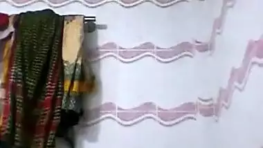 Today Exclusive- Cute Look Desi Girl Record Her Bathing Video