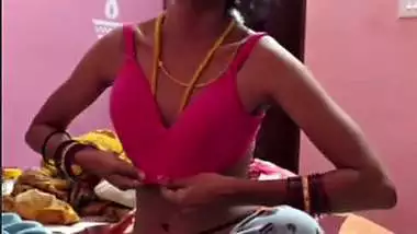 Slim Tamil wife small boobs showing to husband