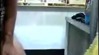 Pron video of a desi girl fucking her boss in the grocery shop