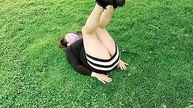 Puta Exhibicionista Me Lleva Al Parque Para Que Grabe Ensenando Sus Tangas Y Su Concha Par2