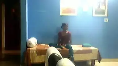 Bhabhi Boobs Show From Blouse.