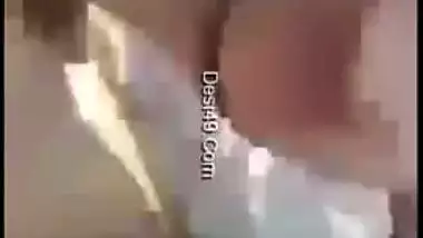 Local guy caught on Desi mms video of village lovers caught fucking outdoor