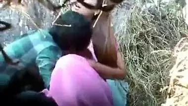 Indian Lovers Outdoor Sucking Dick At Park Corner - Wowmoyback