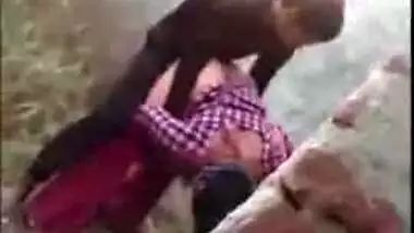 Desi aunty fucking in the outdoor - her got caught and made mms porn