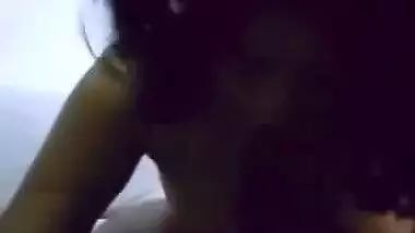 Indian whore with huge tits is good at giving oral sex 