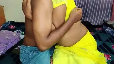 Fucking Indian Desi in hot yellow saree (part-1)