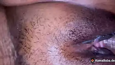 Bhabhi shaves pussy for neighbor’s dick in desi xxx MMS