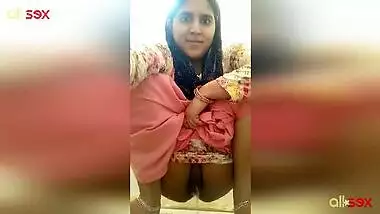 Pissing video will be uploaded to XXX site but the Desi doesn't know it