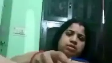 Viral porn of a South Indian lady masturbating with a radish