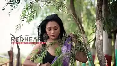 শাড়ি সমুদ্র | বড় সুন্দরি সেক্সি মহিলার দুধ