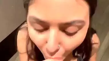 Celebrity hairdresser sucks actor’s dick in blowjob MMS