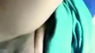 Mature Desi bitch teases her wet XXX pussy in close-up webcam show