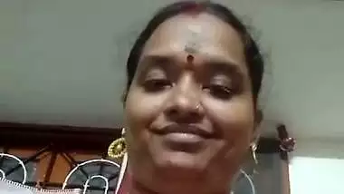 Tamil chubby wife boobs showing for secret lover viral MMS