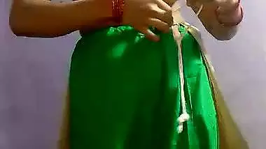 Married lady strips and shows her desi nude body to her BF