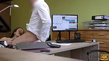 LOAN4K Il sesso è ciò che fa la ragazza in cambio di un prestito bancario