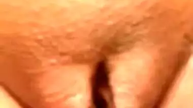 Aunty is proud of saggy tits and broken twat showing them in XXX clip