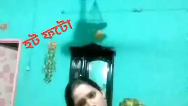 Bangla naked girl fucks her pussy with brinjal