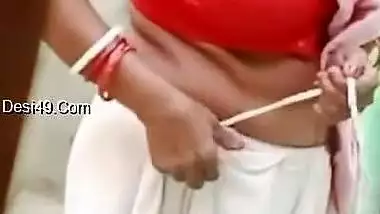 Today Exclusive- Mature Aunty Out Door Cloths Wearing Record In