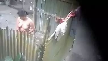 Neighbour village bhabhi bathing caught on camera