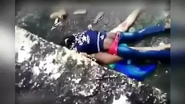 Outdoor fucking a neighbor's indian wife while her husband is at work, Desi MMs