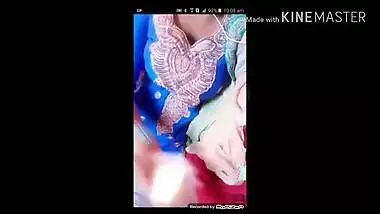 Bengali Bhabi lifting Salwaar and showing panty and navel !!! Don’t miss it!