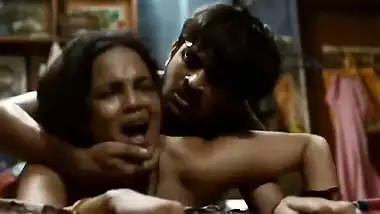 Pervert fucks a whore mercilessly in xxx video