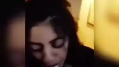 Sexy Delhi Girl Holding And Sucking Shaft Of Boyfriend In Hotel