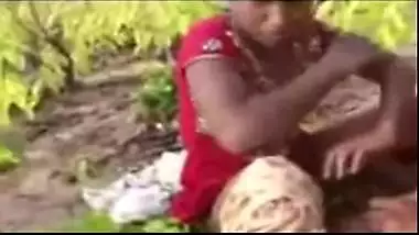 Indian outdoor sex video of mallu village aunty fucked by neighbor