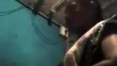 Comely Desi girl teases BF by performing little XXX show dressed in sari