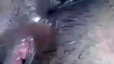 Desi nympho makes her own MMS video where she exposes XXX body parts