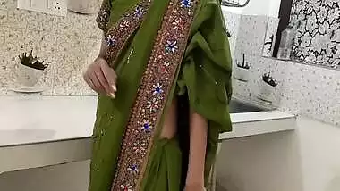 Indian Hot Stepmom Has Hot Sec With Stepson In Kitchen!father Doesnt Know With Clear Audio Indian Desi Stepmom Dirty Ta