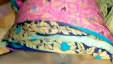 Local desi slut in saree masturbating video