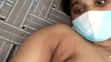 Desi aunty showing her boobs and pussy