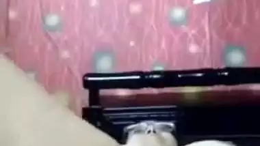 Viral tanker Bengali MILF fingering on video call