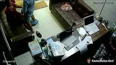 Muslim shop owner fucks his servant in Pakistani sex video