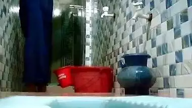 Bangladeshi Bhabi Peeing & Washing Sweet Pussy