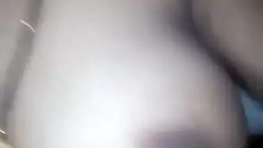 Desi bhabi fingering pussy