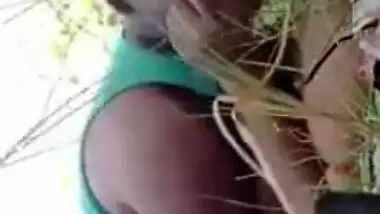 Beautiful Indian girl gets fucked XXX outdoors by her cute boyfriend MMS