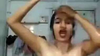 Desi lovely lets her boyfriend film porn video where she washes body