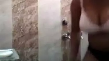 Desi girl satisfies BF's sex dreams by recording XXX relax in shower
