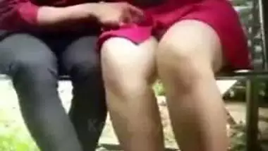 Kinky school girl blowjob her BF outdoor In park. Voyeur сaught on mms