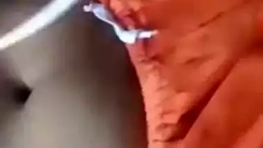 Video of XXX teen Desi who shows off boobs and pussy via video link