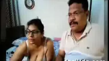 Tamil Couple Tarivishu on Cam Play Hot