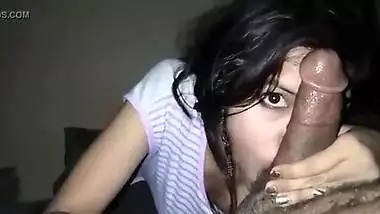 Cute Desi XXX babe gives a perfect blowjob to her cocky lover MMS