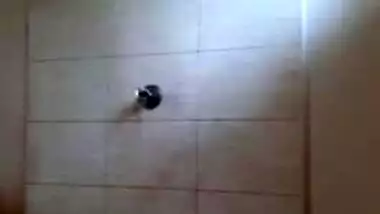 Today Exclusive- Hot Look Sri Lankan Girl Record Her Nude Bathing Selfie Part 1