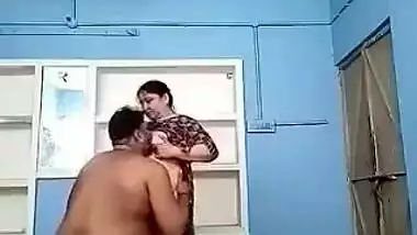 MMS video of mature Bhabhi having XXX affair with fat Desi neighbor