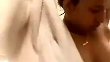 Tanker MILF bathing naked recorded while on video call